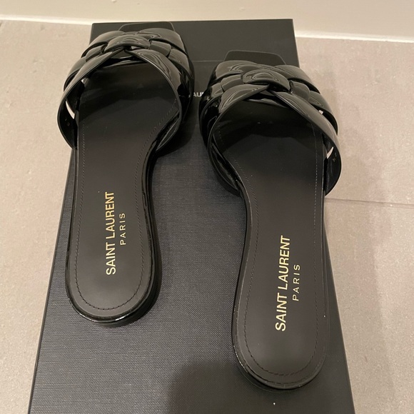 Saint Laurent Tribute Flat Mules in Patent Leather - Picture 5 of 5